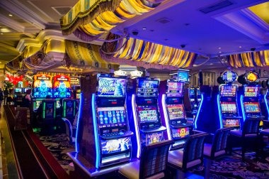 mpo2121 gacor Sakong live-dealer table with professional dealer and cards